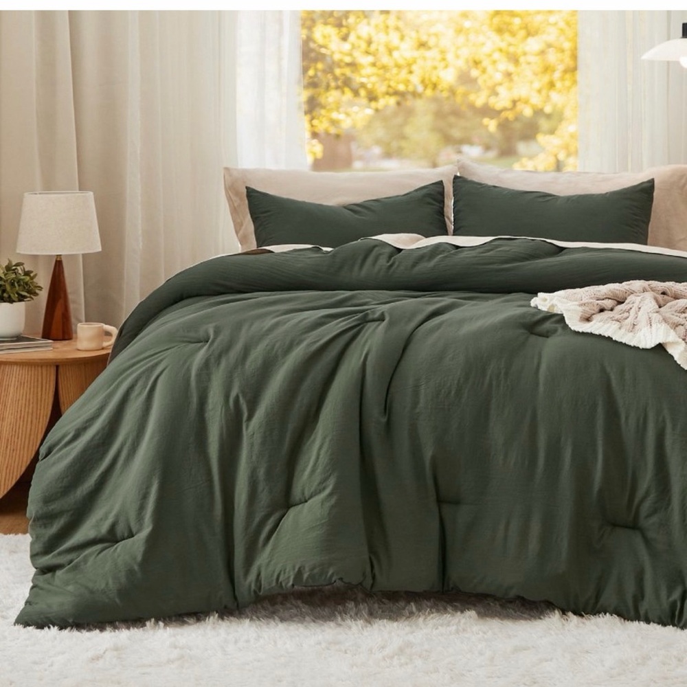 NIB Bedsure Queen Comforter Set